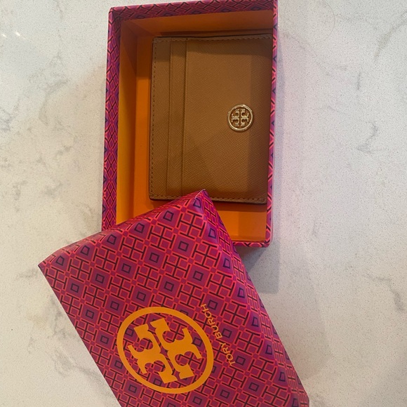 Tory Burch Credit card holder. In really good shape. Few scuffs on corners. - Picture 9 of 10